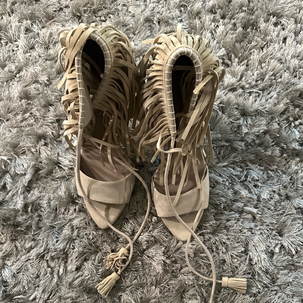 Cream Zara sandals. Size 9. Worn once. Like new. Fringes and tassel closure.